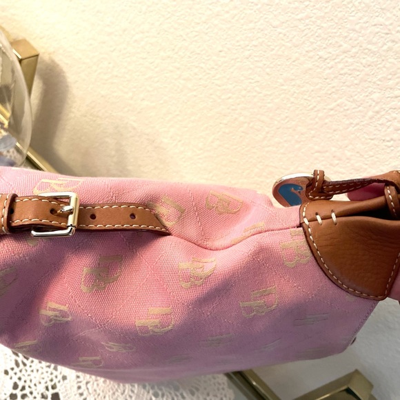 Dooney & Bourke signature hobo bag, pink sig fabric with leather trim - Picture 5 of 16